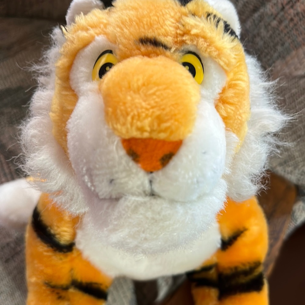 Mama Tiger watches everything